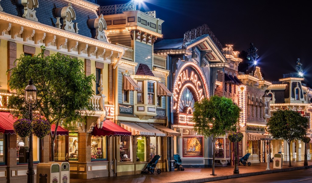 main-street-usa-disneyland.jpg