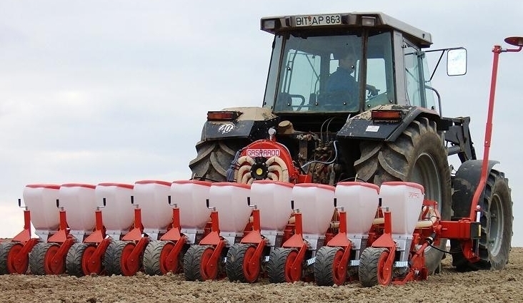 Бизон начал поставку сеялок и опрыскивателей Gaspardo