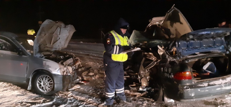 На трассе в Красноярском крае за два часа произошло два ДТП: восемь погибших