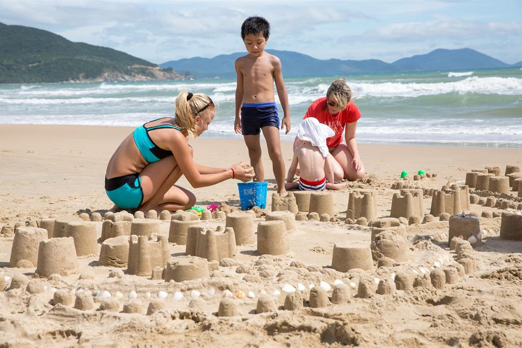 Гоу бич. Собственный мини пляж. Вьетнам курорты для семейного отдыха. Вьетнам с детьми летом отели. Пляж Ривьера для детей.