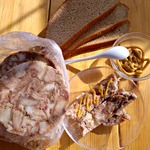 Прессованное мясо из рульки