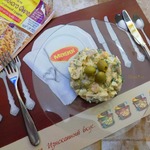 Салат с куриной грудкой и оливками