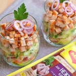 Салат слоёный с курицей и грушей