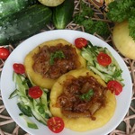 Картофельные ватрушки с мясом и луком