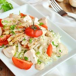 Хрустящий салат с курицей и шампиньонами