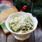 Сырный салат с сухарной крошкой