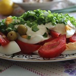 Салат из яиц и помидоров