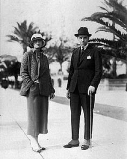 Тамара де Лемпицка и 1-й муж Тадеуш в Каннах, 1928 Тамара де Лемпицка и 1-й муж Тадеуш в Каннах, 1928