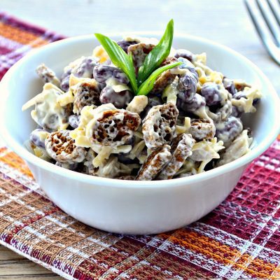 Салат с курицей, фасолью и сухариками - рецепт с фото Салат с курицей, фасолью и сухариками - рецепт с фото