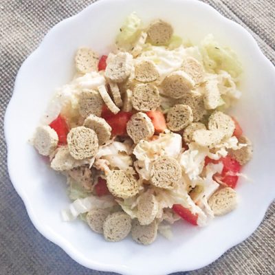 Греческий салат из пекинской капусты с куриной грудкой - рецепт с фото Греческий салат из пекинской капусты с куриной грудкой - рецепт с фото