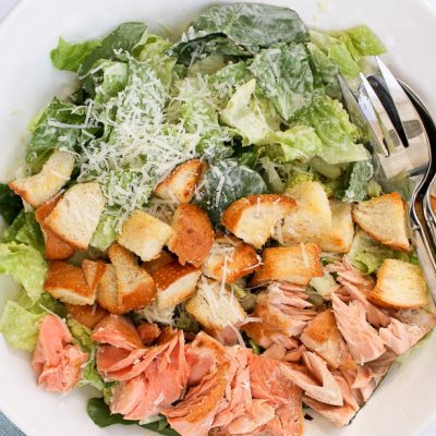 Легкий салат “Цезарь” с семгой - рецепт с фото Легкий салат “Цезарь” с семгой - рецепт с фото