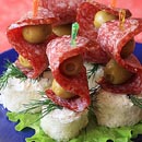 Канапе с
колбасой