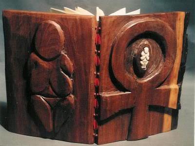 Резные книги из дерева от Барбары Ятс (Barbara Yates)