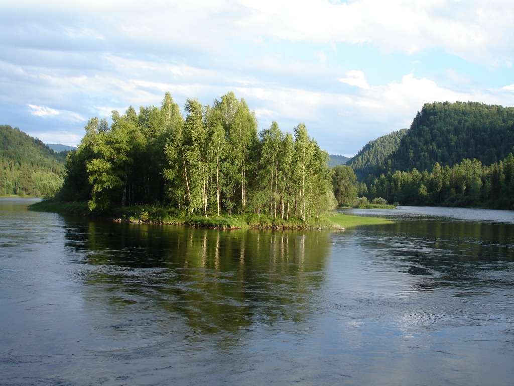Направление реки бия. Исток бии Телецкое озеро. Р Бия Алтай. Река Бия Алтай. Бийский район на реке Бия.