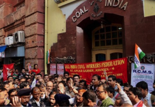 Правительство Индии уступает бастующим угольщикам