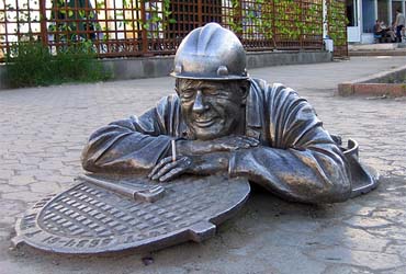 Памятник сантехнику - Омск
