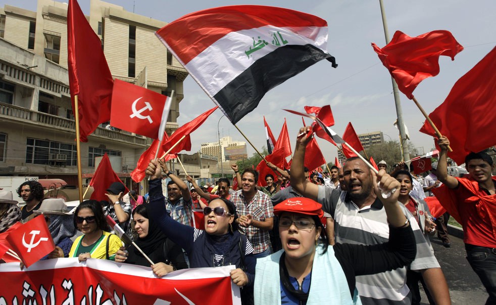 Сторонники Коммунистической партии Ирака на демонстрации в Багдаде