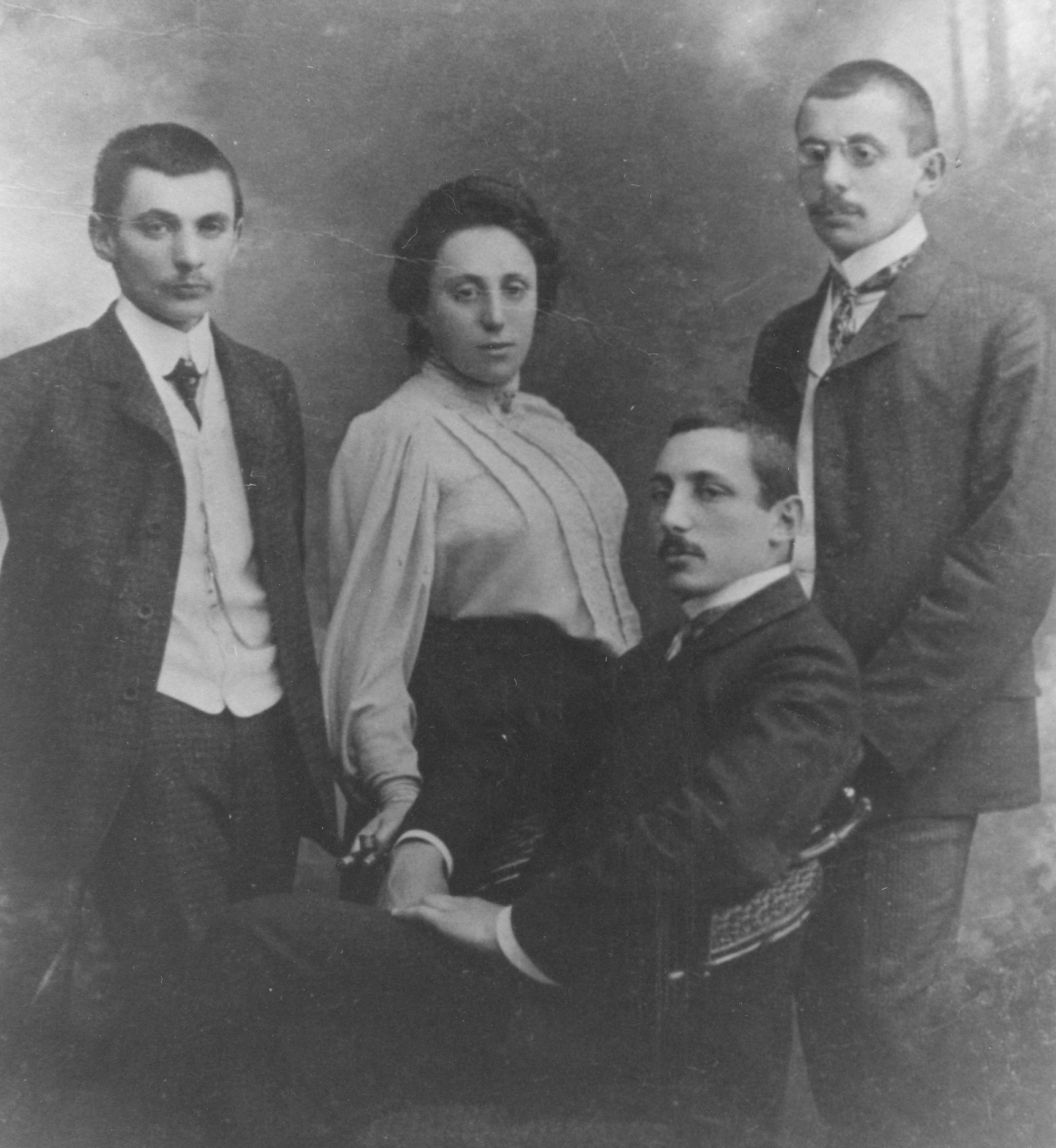 Эмми Нётер со своими братьями