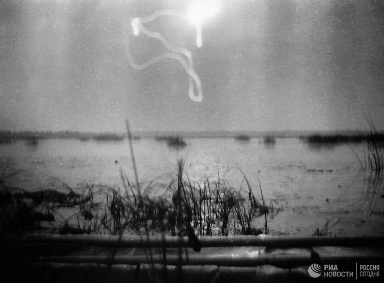След шаровой молнии, появившейся 22 августа 1986 года на озере Шид. Источник фото: РИА НОВОСТИ.