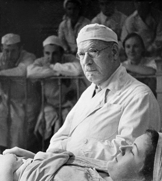 Хирург Николай Нилович Бурденко. 1938 г. 