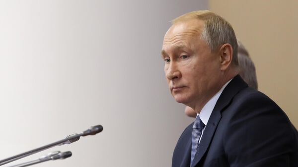 Президент РФ Владимир Путин на пленарном заседании VI Форума регионов России и Белоруссии