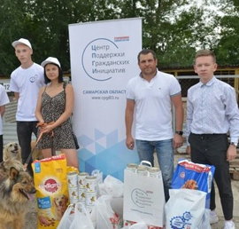 Самарские сторонники «Единой
России» передали корм для питомцев
приюта «Надежда»