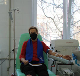 В Саранске в день рождения
«Единой России» активисты сдали
кровь для больных коронавирусом