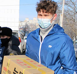 Доставка лекарств пациентам,
автоволонтерство и помощь медикам:
как «Единая Россия» отмечает
день рождения