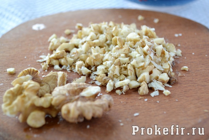 kurinyj-rulet-v-butylke-s-zhelatinom-orekhami-i-chesnokom-3 (500x267, 317Kb)