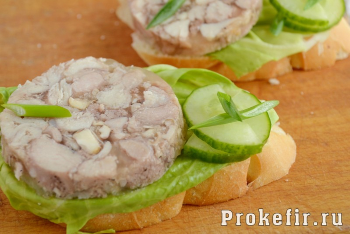 kurinyj-rulet-v-butylke-s-zhelatinom-orekhami-i-chesnokom-8 (500x267, 319Kb)