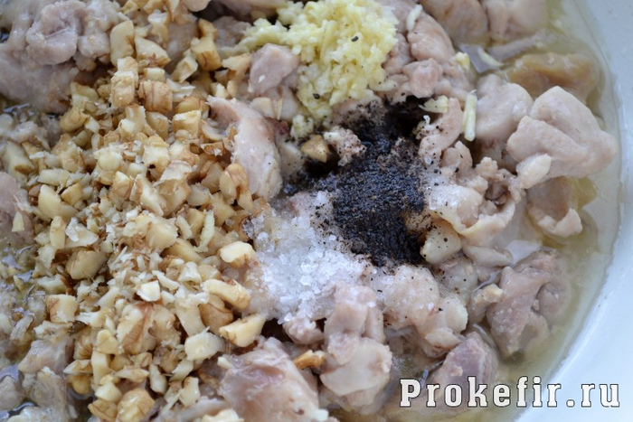 kurinyj-rulet-v-butylke-s-zhelatinom-orekhami-i-chesnokom-5 (500x267, 377Kb)